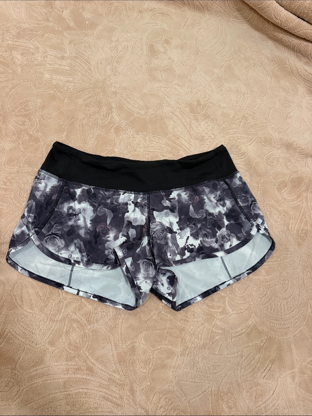 lululemon athletica Black & Gray Floral Camo Running Shorts